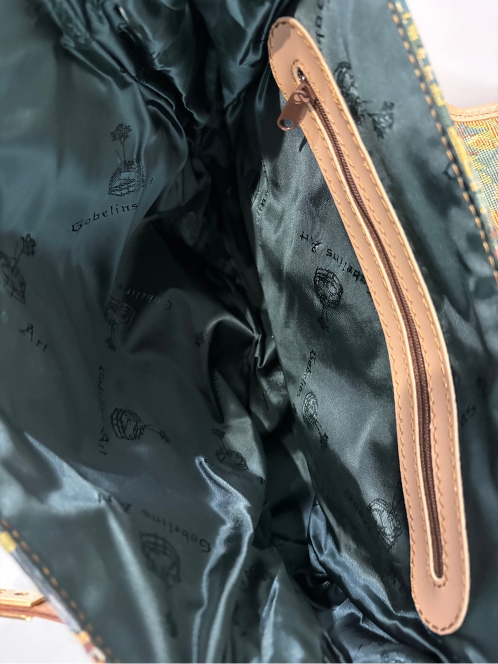 New Vintage Gobelins Art tapestry satchel - Picture 5 of 9